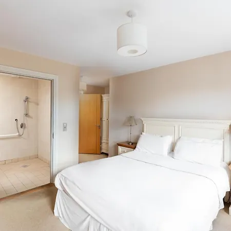 8 Dingle Manor, Stunning 3-bed House