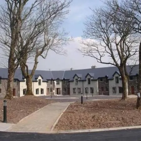8 Dingle Manor, Stunning 3-bed House *