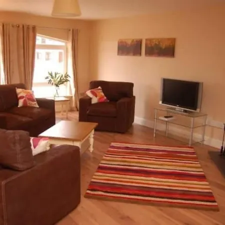 Сasa de vacaciones 8 Dingle Manor, Stunning 3-bed House Emlagh East