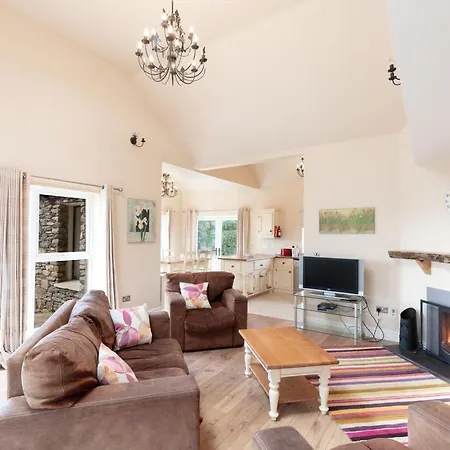8 Dingle Manor, Stunning 3-bed House Сasa de vacaciones Emlagh East