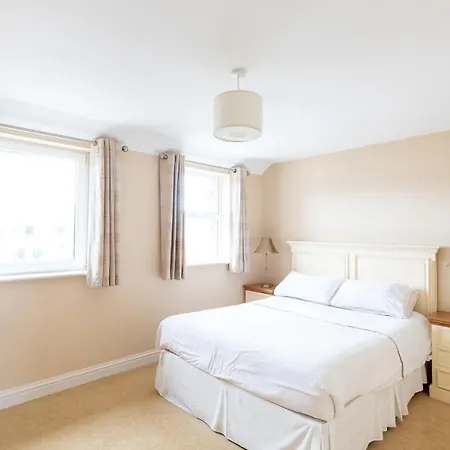 8 Dingle Manor, Stunning 3-bed House * Emlagh East