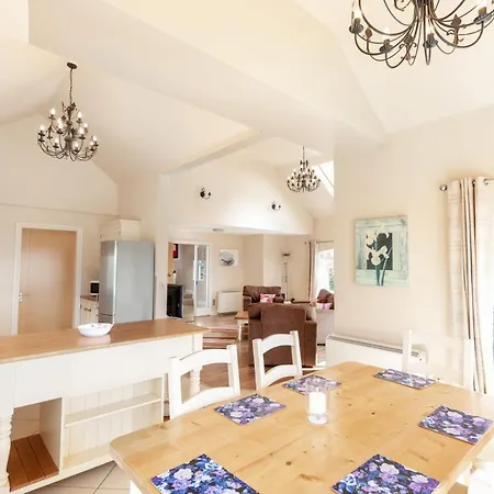 Сasa de vacaciones 8 Dingle Manor, Stunning 3-bed House