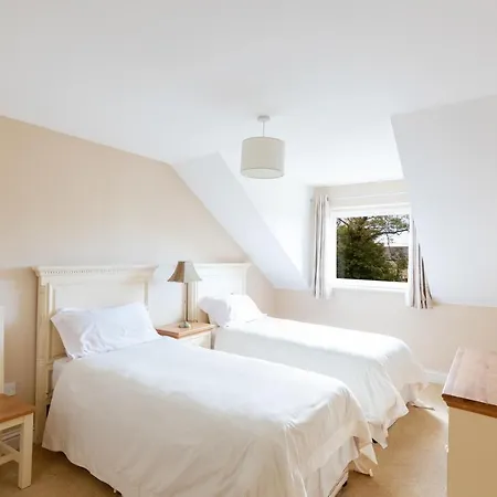 8 Dingle Manor, Stunning 3-bed House *