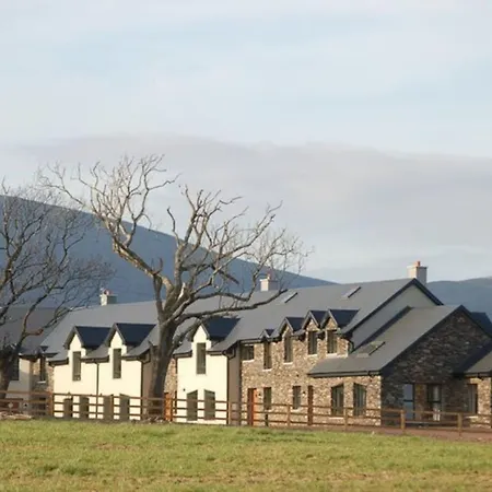 8 Dingle Manor, Stunning 3-bed House *