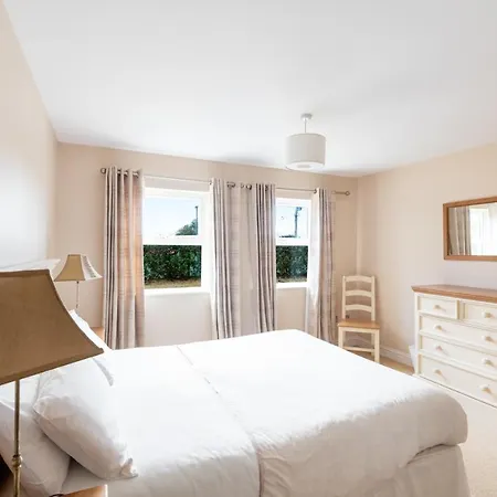 Сasa de vacaciones 8 Dingle Manor, Stunning 3-bed House