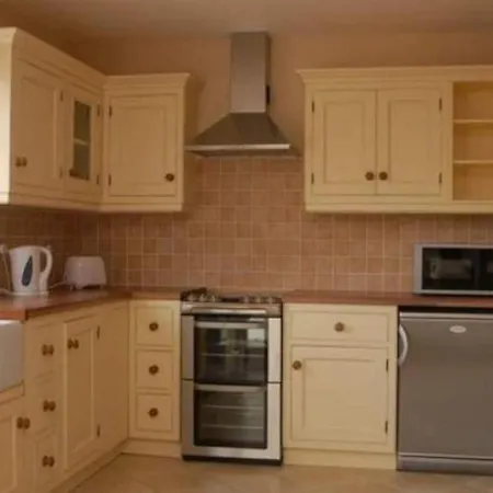 8 Dingle Manor, Stunning 3-bed House