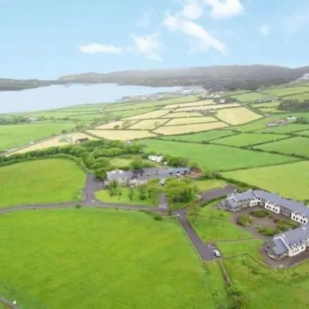 8 Dingle Manor, Stunning 3-bed House * Emlagh East